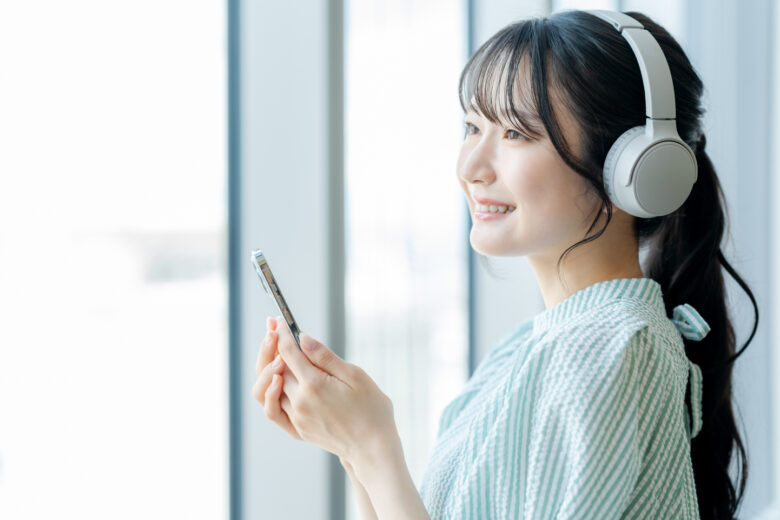 【10社比較！】TOIEC730点の壁を突破するリスニングアプリはどれ？